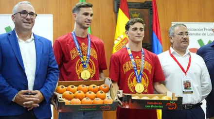  Футболдан әлем чемпиондары сыйға 153,5 келі қызанақ алды 
