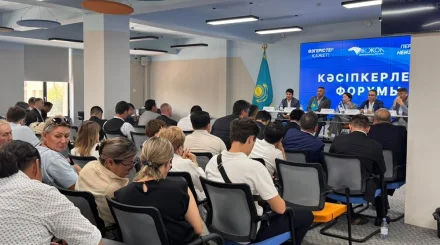 Члены республиканского штаба Демократической партии “Ак жол” проводят встречи с избирателями