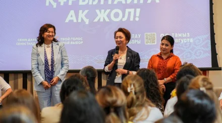Председатель парти "Ак жол" встретилась с женщинами-предпринимательницами Астаны