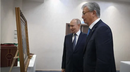 Тоқаев Путинге Шоқан Уәлиханов пен Федор Достоевский бейнеленген картинаны сыйға тартты