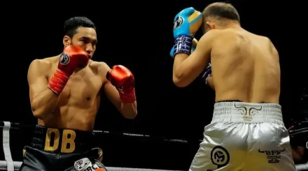 Дулат Бекбауов WBA экс-чемпионын тізе бүктірді (ВИДЕО)