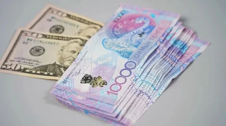 Сколько стоят доллар, евро и рубль в обменниках Казахстана