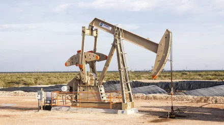 После скачка выше 100 долларов нефть начала дешеветь
