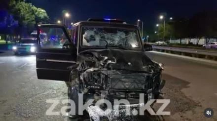 Две девушки погибли в результате ДТП с Mercedes в Алматы