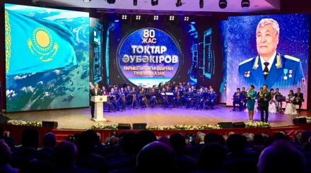 Бектенов Тоқаевтың атынан Тоқтар Әубәкіровті 80 жылдық мерейтойымен құттықтады