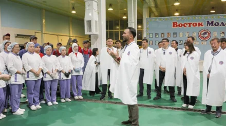  Respublica партиясы Өскемендегі ірі сүт өндіруші кәсіпорын қызметкерлерімен жүздесті 