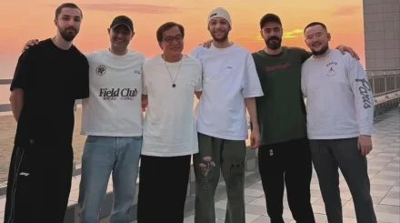 Джеки Чан станцевал под песни Miyagi во время отдыха в Актау
