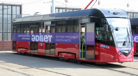   «Әділет» партиясының өкілдері Павлодарда сайлаушылармен трамвайда кездесті   