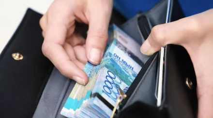 Как официально получать в Казахстане две зарплаты одновременно