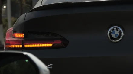 Ночной дрифт на BMW стоил 22-летнему водителю пяти суток ареста в Таразе