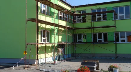 Две технички рухнули с высоты во время ремонта школы в Петропавловске