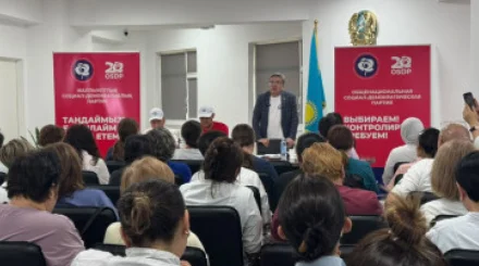  ЖСДП өкілдері Астана дәрігерлерімен кездесіп, медицина қызметкерлерін қорғау жөніндегі реформалар пакетін ұсынды 