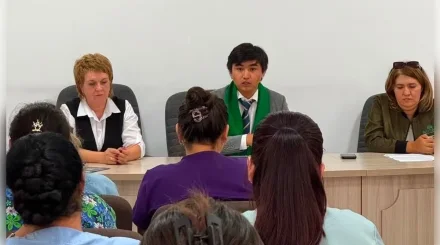 «Байтақ» кандидаты Өскемендегі теміржол ауруханасы ұжымымен кездесті