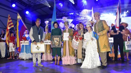  ҚазАТЗУ-дің «Шабыт» ансамблі Болгариядағы беделді фестивальде Қазақстан атынан өнер көрсетті 