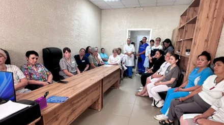 Представители партии "Ақ жол" встретились с коллективом поликлиники в Тобыле