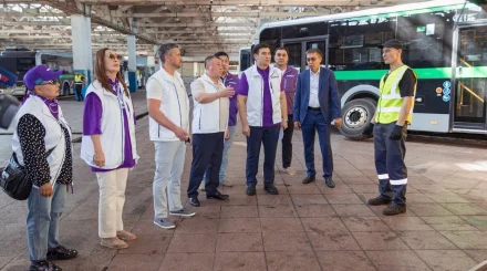 В Астане представители "Әділет" встретились с работниками автопарка №1