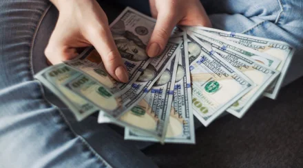 Доллар дешевле в Алматы: курсы валют на 2 августа