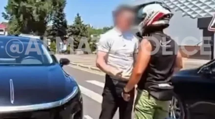 Выложил видео с нарушениями в соцсетях: мотоциклист получил 10 суток ареста в Алматы