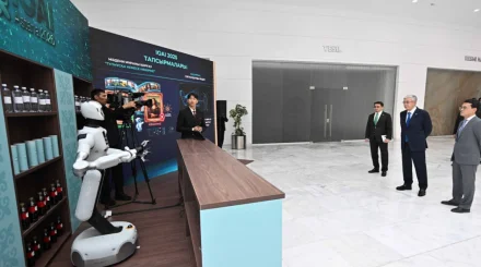  Мемлекет басшысы автономды роботтың мүмкіндіктерімен танысты 