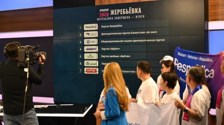 Жетінші арна теледебаттың алдында ашық жеребе тарту рәсімін өткізді