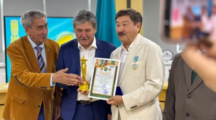 Елордада Тәуелсіздіктің 35 жылдығына орай қоғам қайраткерлері «Парасатты тұлға» төсбелгісімен марапатталды