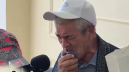   «Жұмысымнан көрмеген жақсылықты халықтан көрдім»: 33 жыл бойы мал баққан қарияға кәсіпкер үй сыйлады (видео)   