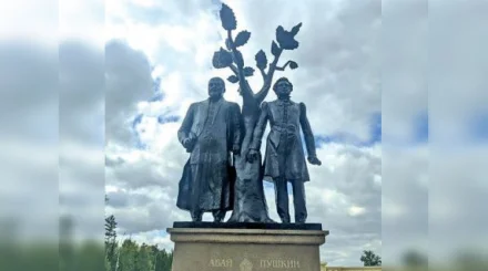 “Друг другу чужды по судьбе, они родня по вдохновенью…”
