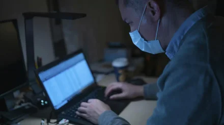  Атырауда өзін жесір әйел ретінде таныстырған ер адам танысынан 2,5 млн теңге алған 