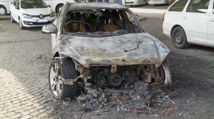 Неосторожно брошенная спичка сожгла автомобиль в Астане