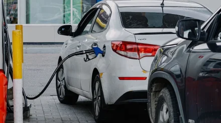 В России АЗС начали продавать по цене автомобиля
