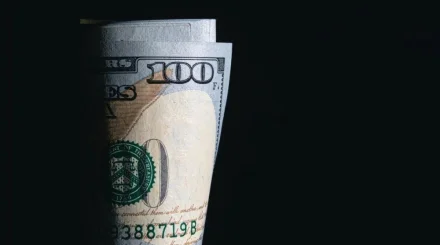 Доллар бағамы үш күн қатарынан төмендеді
