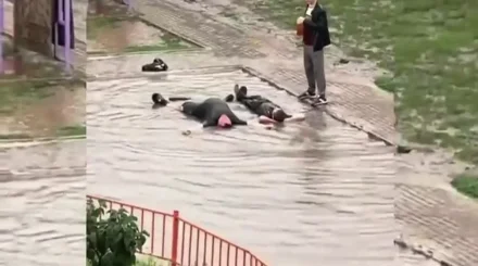 Аулада ішімдік ішіп, балаларға шалшық су шашқан екі ер адам қамауға алынды