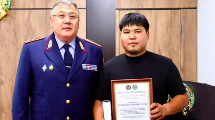   Алаяқтардың жоспарын бұзған такси жүргізушісіне құрмет көрсетілді   