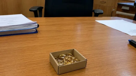 Забытую на скамейке сумку с золотыми украшениями присвоила пенсионерка в Кокшетау