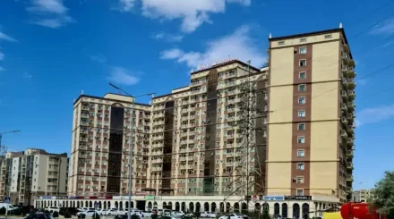 Экс-прокурор сорвался с балкона 12-го этажа многоэтажки в Актау