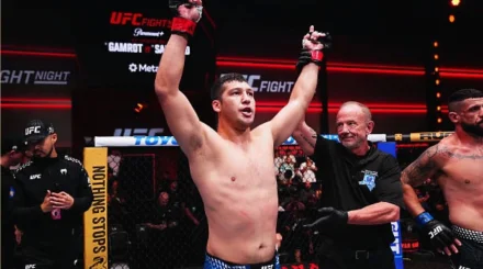 Дияр Нургожай нокаутировал соперника за секунду до гонга в UFC