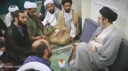 Иранның жаңа рухани көсемі бес айдан соң алғаш рет жұрт алдына шықты