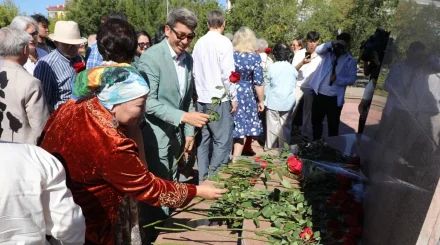 Қарағандыда Абай күні аталып өтті: «Book Picnic» алаңы ашылды