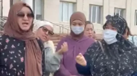 Многодетным семьям в Атырау отказали в помощи перед школой