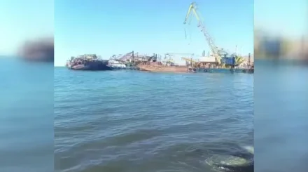 Желтые маслянистые пятна заметили в районе пляжа жилого массива Аташ в Мангистауской области
