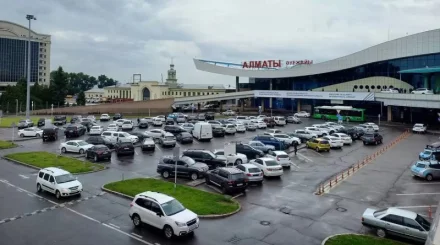 Полиция ответила таксистам после призывов бойкотировать аэропорт Алматы