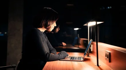 Түнде жұмыс істейсіз бе? Ғалымдар денсаулыққа қатысты жаңа қауіп анықтады