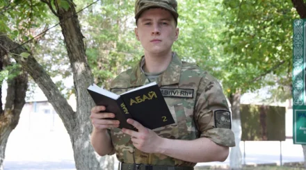  Ұлттық ұлан сарбазы Артём Кудряшов Абайдың өлеңдері арқылы қазақ тілін үйренген 