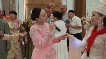  Қыз ұзатқан Төреғали Төреәлінің қарындасы көпшіліктің сынына қалды (ВИДЕО) 