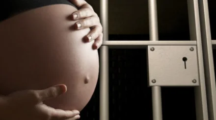Обвиняемую в убийстве мужа беременную женщину оправдали в суде