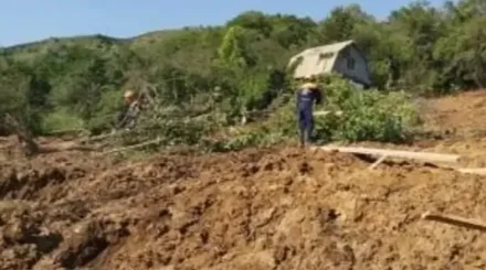 Нөсер жауыннан лай көшіп, 10 адам қаза тапты