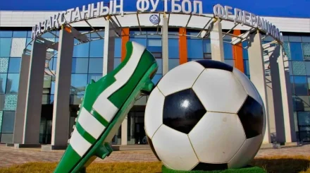 В Астане на ребенка упали футбольные ворота: Он в реанимации