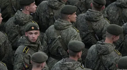 Кремль поручил регионам найти 409 тысяч контрактников - СМИ