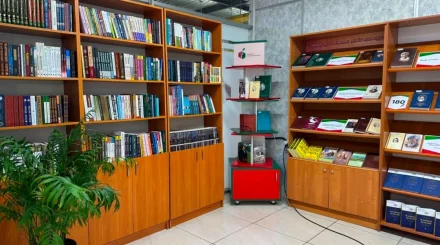 В Алматы впервые открылся пункт книговыдачи в торговом центре