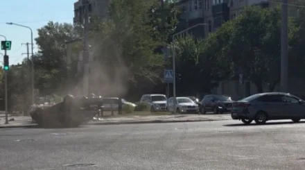 Автомобиль перевернулся после ДТП в Караганде (ВИДЕО)